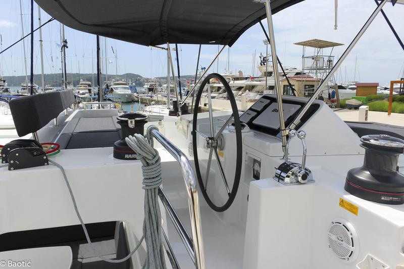 Book yachts online - catamaran - Lagoon 450 Fly - MOJA MALA (AC in salon and cabin + generator) - rent