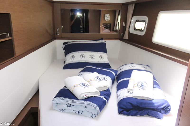 Book yachts online - catamaran - Lagoon 450 Fly - MOJA MALA (AC in salon and cabin + generator) - rent