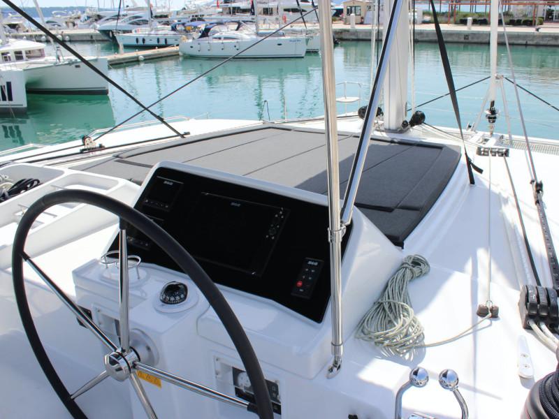 Book yachts online - catamaran - Lagoon 450 Fly - NADA I (AC in salon and cabin + generator) - rent