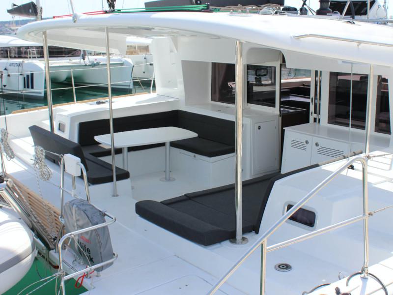 Book yachts online - catamaran - Lagoon 450 Fly - NADA I (AC in salon and cabin + generator) - rent