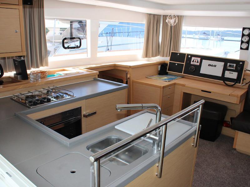 Book yachts online - catamaran - Lagoon 450 Fly - MATIJA (AC in Salon and cabin + generator) - rent