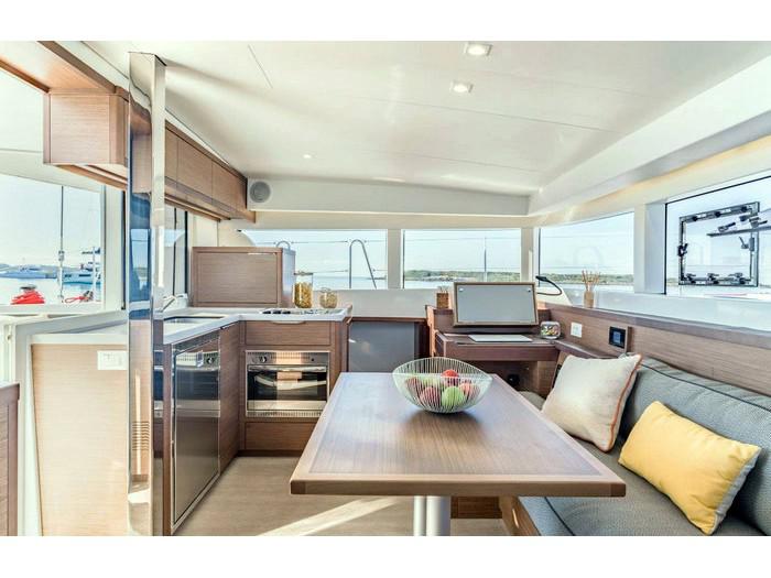 Book yachts online - catamaran - Lagoon 40 - Sail Castor - rent