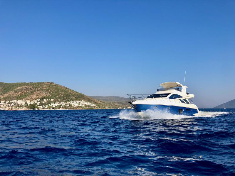 Book yachts online - motorboat - Azimut 55 - Cosmos - rent