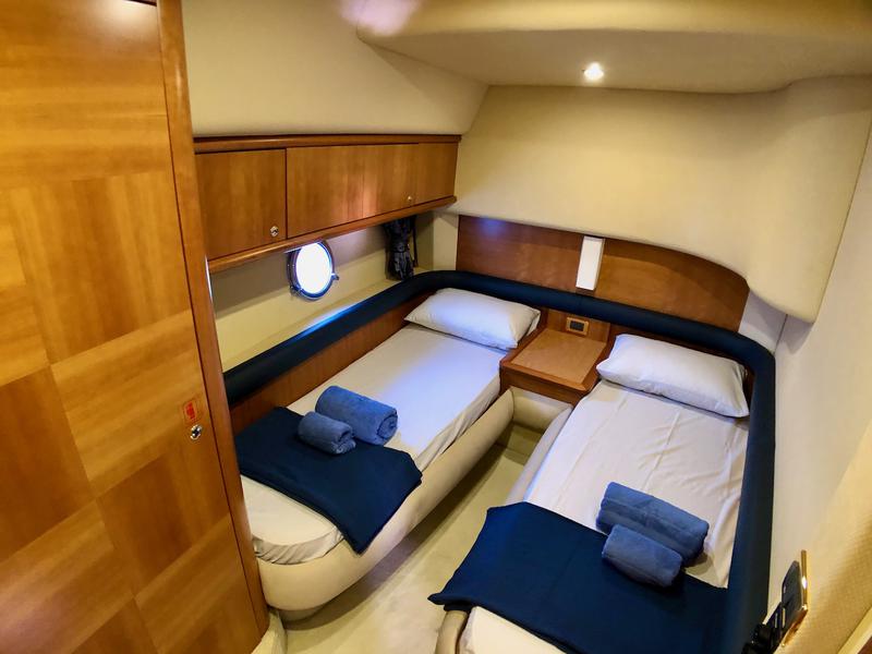 Book yachts online - motorboat - Azimut 55 - Cosmos - rent