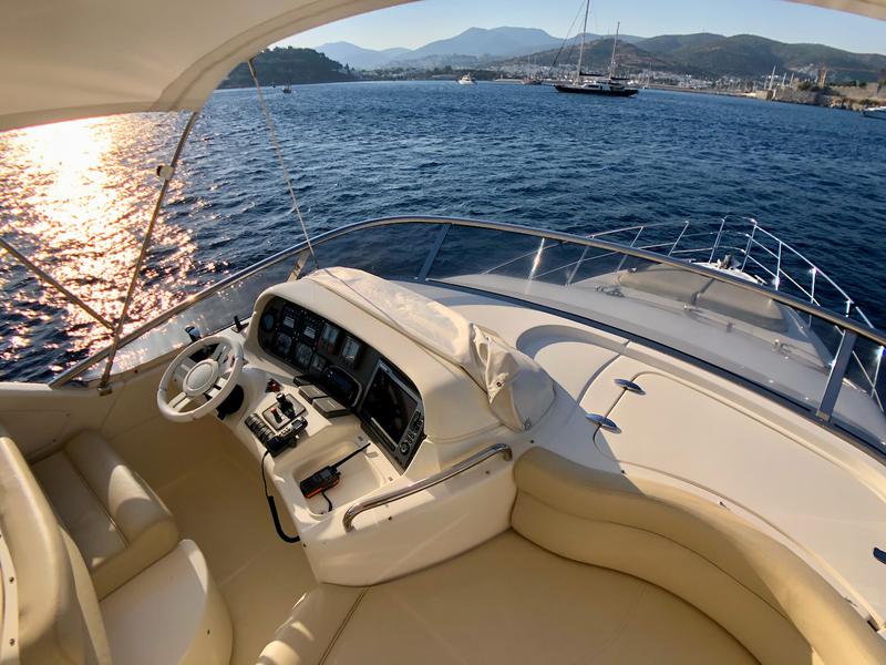 Book yachts online - motorboat - Azimut 55 - Cosmos - rent