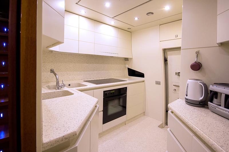 Book yachts online - motorboat - Maiora 24 - 24M Deluxe Maiora Motoryacht - rent