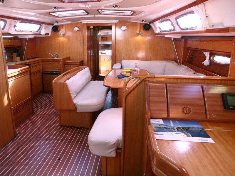 Book yachts online - sailboat - Bavaria 43 Cruiser - EC- 43B-09-G - rent