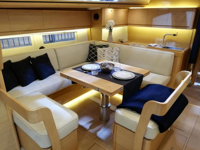 Book yachts online - sailboat - Dufour 520 Grand Large - CL- D52-18-MA - rent