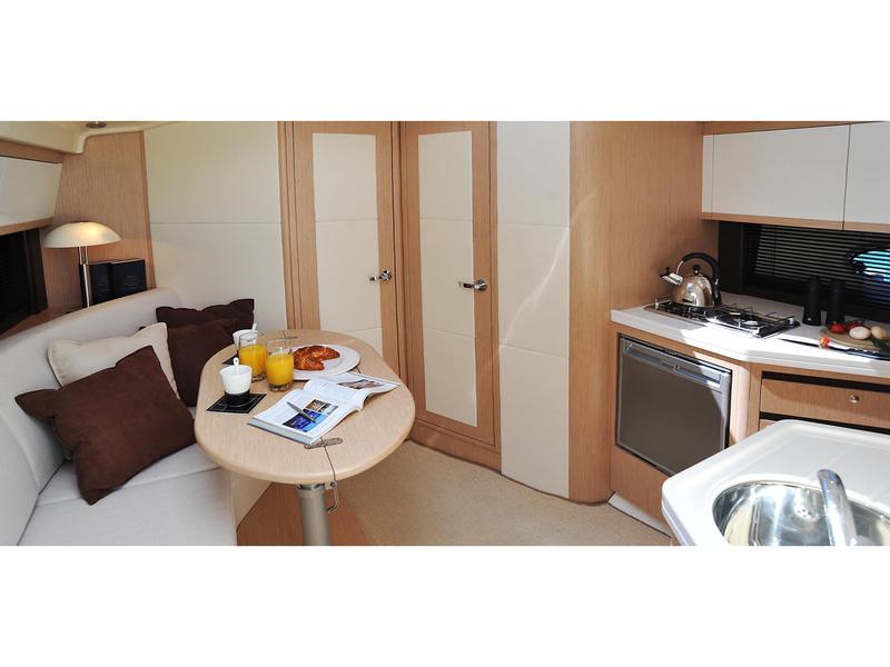 Book yachts online - motorboat - Focus Power 36 Hard Top - m/y GOLEM I - rent