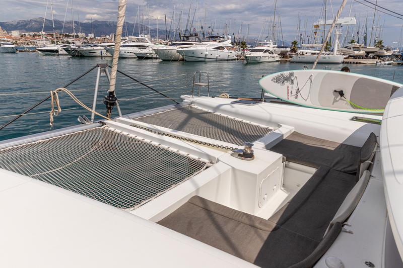 Book yachts online - catamaran - Lagoon 450 (2014) equipped with generator, A/C (saloon) - MUSTRA I - rent