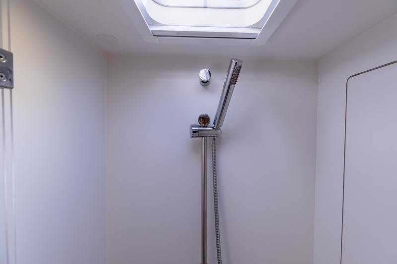 Book yachts online - catamaran - Lagoon 450 (2014) equipped with generator, A/C (saloon) - MUSTRA I - rent