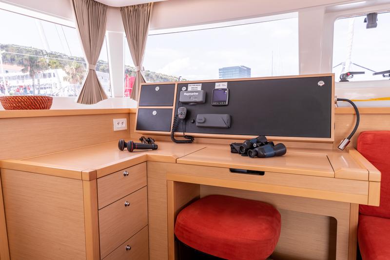 Book yachts online - catamaran - Lagoon 450 (2014) equipped with generator, A/C (saloon) - MUSTRA I - rent