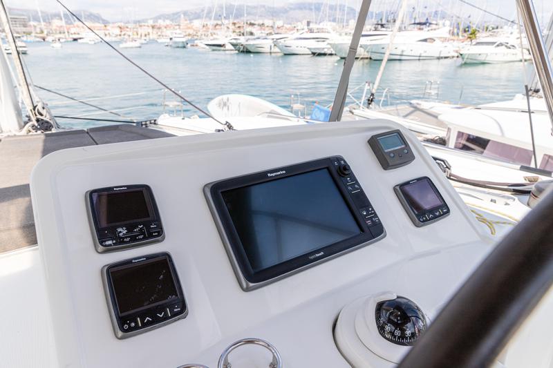 Book yachts online - catamaran - Lagoon 450 (2014) equipped with generator, A/C (saloon) - MUSTRA I - rent