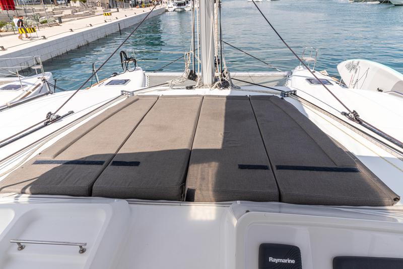 Book yachts online - catamaran - Lagoon 450 (2014) equipped with generator, A/C (saloon) - MUSTRA I - rent