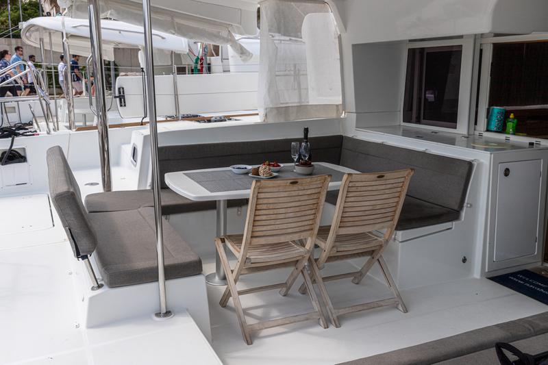 Book yachts online - catamaran - Lagoon 450 (2014) equipped with generator, A/C (saloon) - MUSTRA I - rent