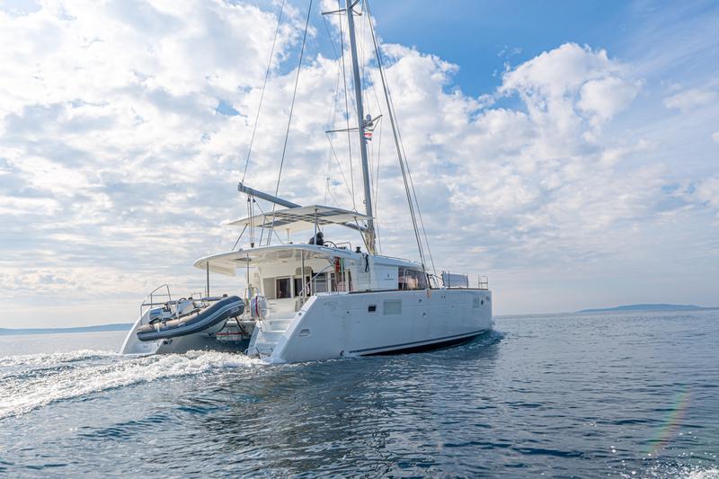 Book yachts online - catamaran - Lagoon 450 F (2019) ANJA equipped with generator, A/C (saloon+cabins), water maker, washer/dryer, dishwasher, microwave oven - ANJA I - rent