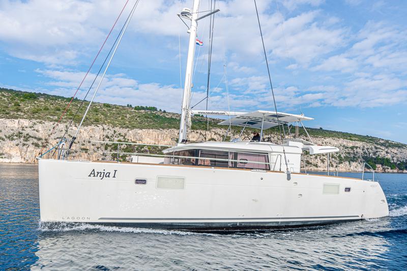 Book yachts online - catamaran - Lagoon 450 F (2019) ANJA equipped with generator, A/C (saloon+cabins), water maker, washer/dryer, dishwasher, microwave oven - ANJA I - rent