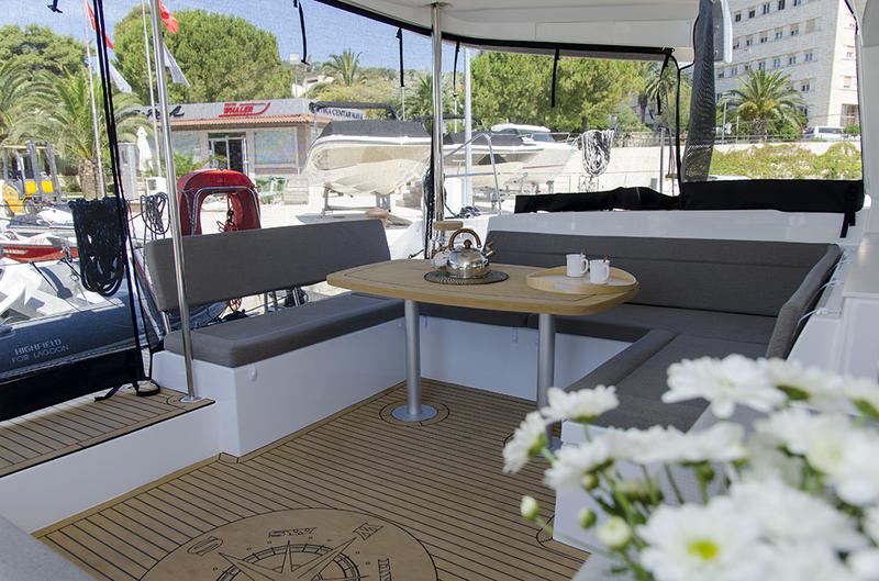 Book yachts online - catamaran - Lagoon 450 F (2016)equipped with generator, A/C (saloon+cabins), ice maker, dishwasher,water maker, microwave oven,  2 S.U.P., underwater lights, bow thruster - PRINCESS IVA - rent