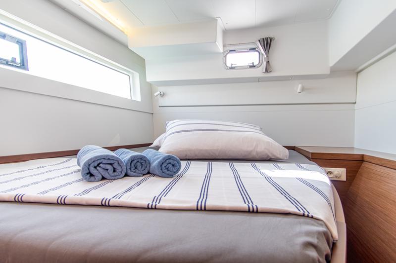 Book yachts online - catamaran - Lagoon 40 (2021) - BYE BYE - rent