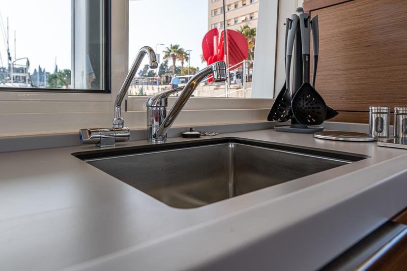 Book yachts online - catamaran - Lagoon 40 (2021) - BYE BYE - rent