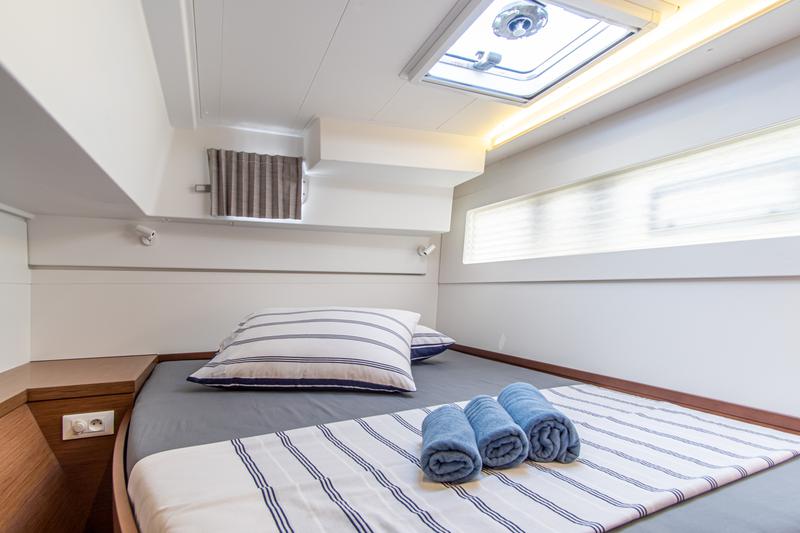 Book yachts online - catamaran - Lagoon 40 (2021) - BYE BYE - rent