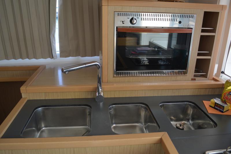 Book yachts online - catamaran - Lagoon 400 S2 (2013) - BABULICA - rent