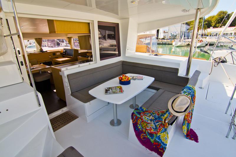 Book yachts online - catamaran - Lagoon 400 S2 (2013) - BABULICA - rent