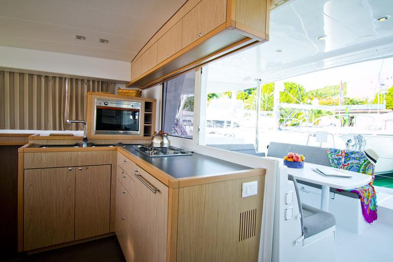 Book yachts online - catamaran - Lagoon 400 S2 (2013) - BABULICA - rent