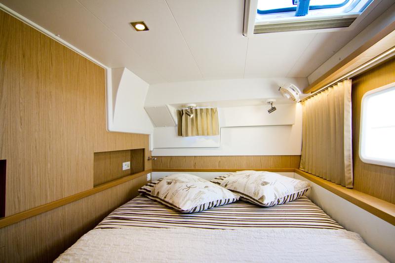 Book yachts online - catamaran - Lagoon 400 S2 (2013) - BABULICA - rent