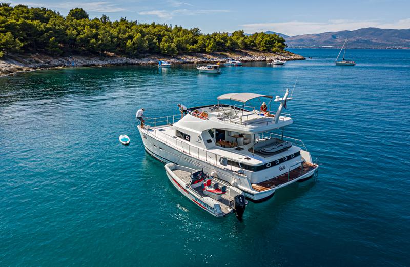 Book yachts online - powercatamaran - Lagoon power 44 (2006) - 2020 total refit - DUPLA - rent