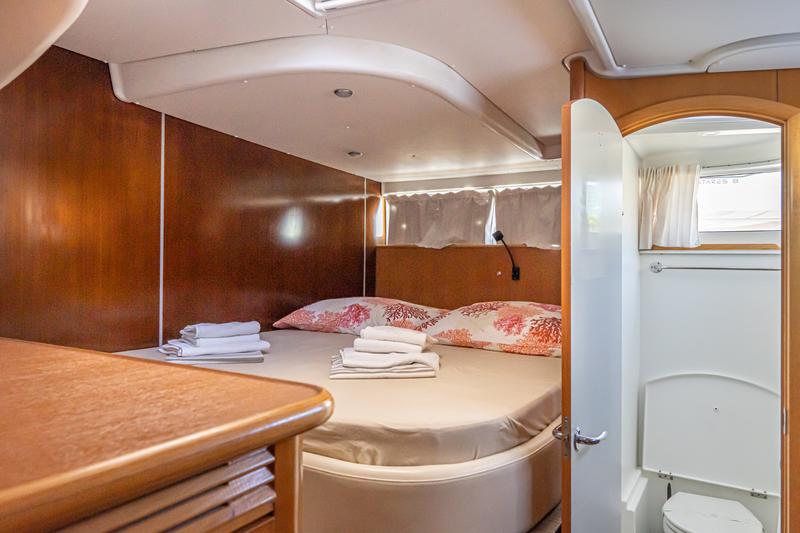 Book yachts online - powercatamaran - Lagoon power 44 (2006) - 2020 total refit - DUPLA - rent