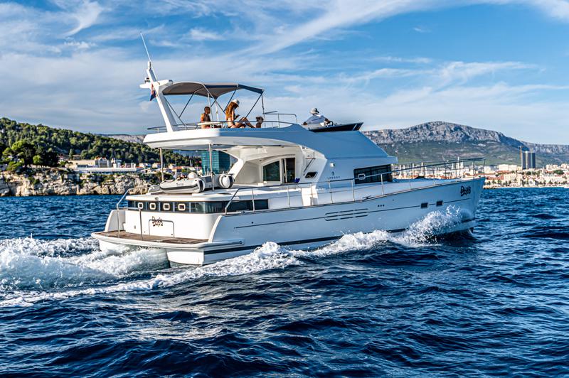 Book yachts online - powercatamaran - Lagoon power 44 (2006) - 2020 total refit - DUPLA - rent