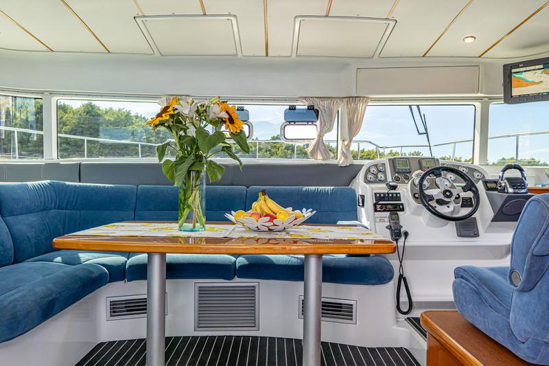 Book yachts online - powercatamaran - Lagoon power 44 (2006) - 2020 total refit - DUPLA - rent