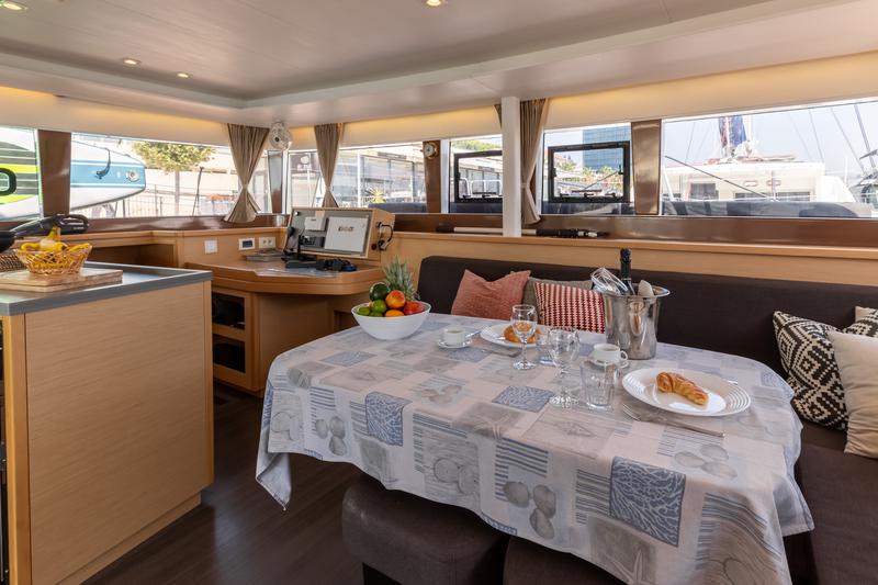 Book yachts online - catamaran - Lagoon 450 F (2017) equipped with generator, A/C (saloon+cabins), ice maker, dishwasher,water maker, microwave oven,  2 S.U.P, kayak,  underwater lights, bow thruster - PRINCESS KARLA I - rent