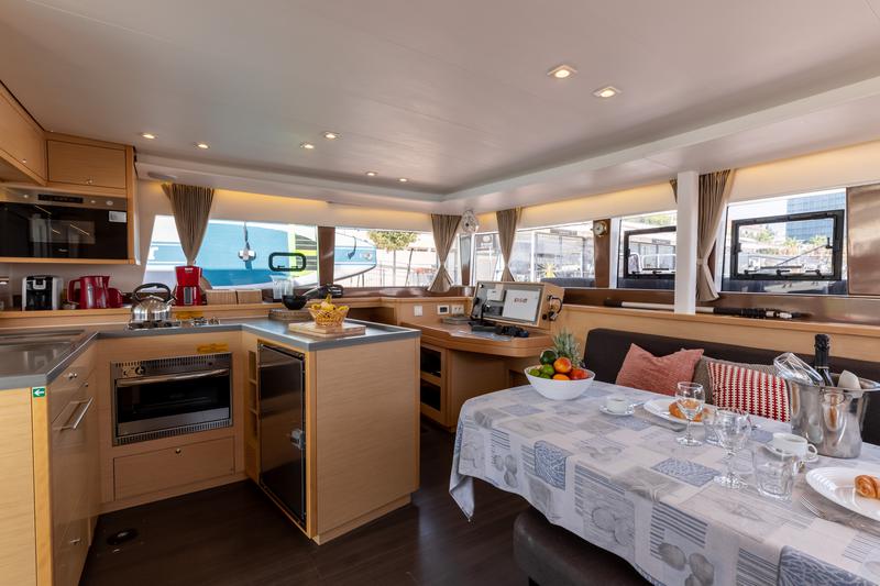Book yachts online - catamaran - Lagoon 450 F (2017) equipped with generator, A/C (saloon+cabins), ice maker, dishwasher,water maker, microwave oven,  2 S.U.P, kayak,  underwater lights, bow thruster - PRINCESS KARLA I - rent