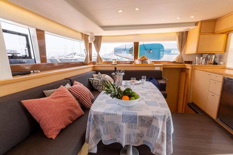 Book yachts online - catamaran - Lagoon 450 F (2017) equipped with generator, A/C (saloon+cabins), ice maker, dishwasher,water maker, microwave oven,  2 S.U.P, kayak,  underwater lights, bow thruster - PRINCESS KARLA I - rent