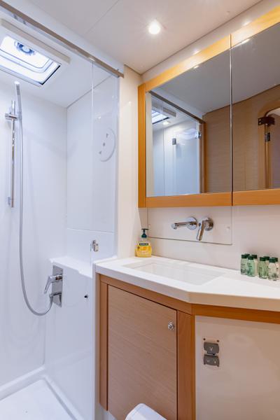 Book yachts online - catamaran - Lagoon 450 F (2017) equipped with generator, A/C (saloon+cabins), ice maker, dishwasher,water maker, microwave oven,  2 S.U.P, kayak,  underwater lights, bow thruster - PRINCESS KARLA I - rent