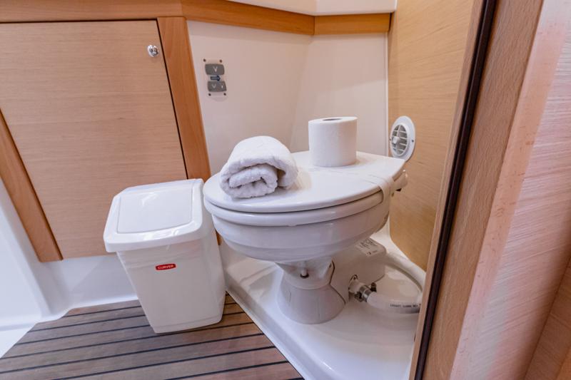 Book yachts online - catamaran - Lagoon 450 F (2017) equipped with generator, A/C (saloon+cabins), ice maker, dishwasher,water maker, microwave oven,  2 S.U.P, kayak,  underwater lights, bow thruster - PRINCESS KARLA I - rent