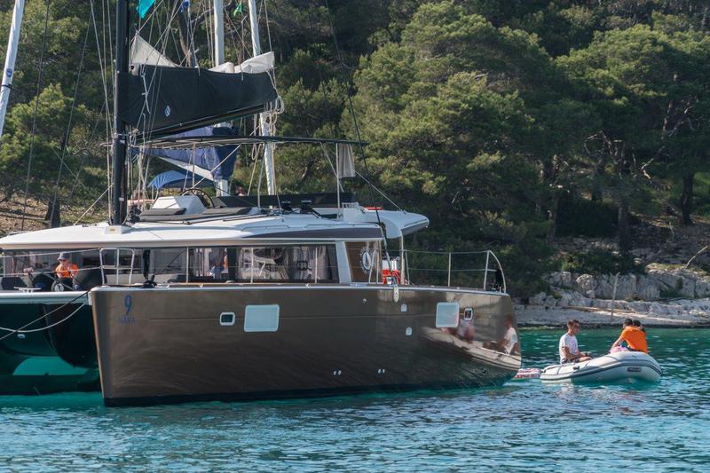 Book yachts online - catamaran - Lagoon 450 F (2017) equipped with generator, A/C (saloon+cabins), ice maker, dishwasher,water maker, microwave oven,  2 S.U.P, kayak,  underwater lights, bow thruster - PRINCESS KARLA I - rent