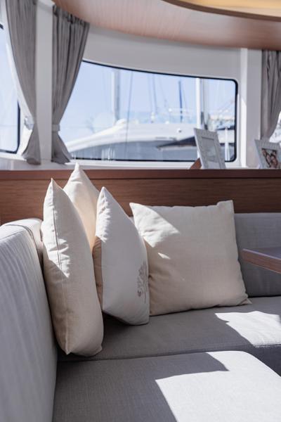 Book yachts online - catamaran - Lagoon 46 (2020) equipped with generator, A/C (saloon+cabins), ice maker, microwave oven, dishwasher - HANGOVER - rent
