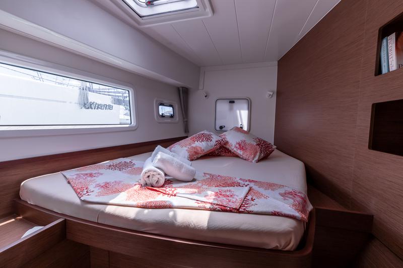 Book yachts online - catamaran - Lagoon 42 (2020) equipped with generator, A/C (saloon+cabins),water maker, microwave oven with grill - HAPPY KEY - rent