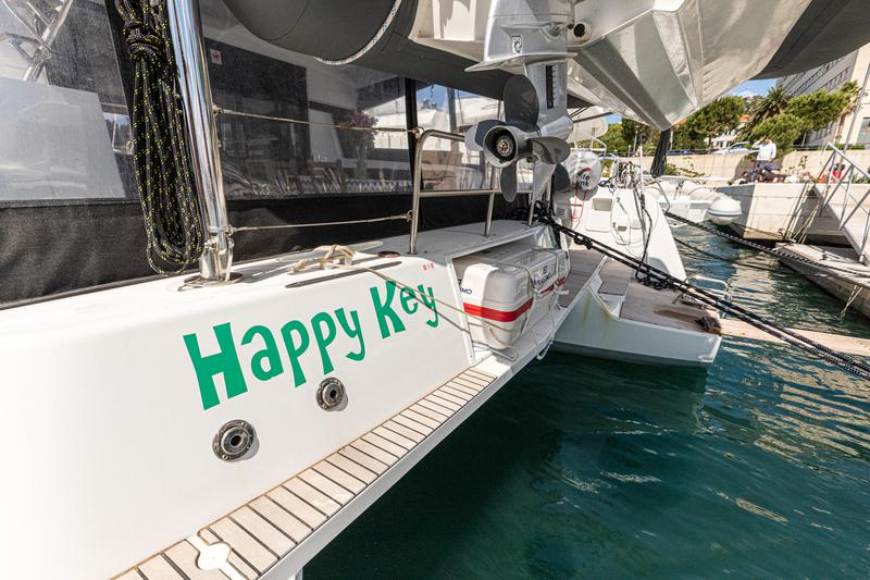 Book yachts online - catamaran - Lagoon 42 (2020) equipped with generator, A/C (saloon+cabins),water maker, microwave oven with grill - HAPPY KEY - rent