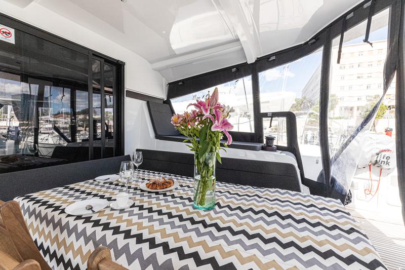 Book yachts online - catamaran - Lagoon 42 (2020) equipped with generator, A/C (saloon+cabins),water maker, microwave oven with grill - HAPPY KEY - rent