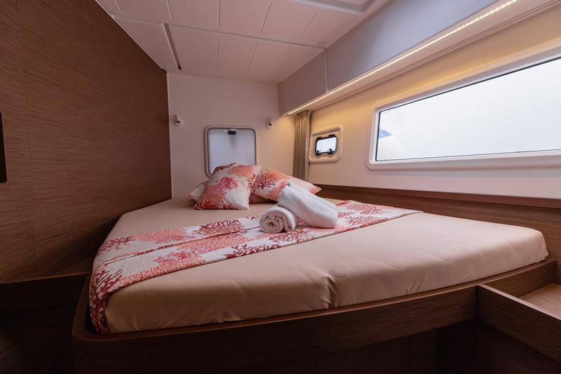 Book yachts online - catamaran - Lagoon 42 (2020) equipped with generator, A/C (saloon+cabins),water maker, microwave oven with grill - HAPPY KEY - rent