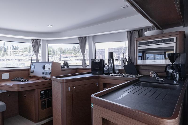 Book yachts online - catamaran - Lagoon 42 (2020) equipped with generator, A/C (saloon+cabins),water maker, microwave oven with grill - HAPPY KEY - rent