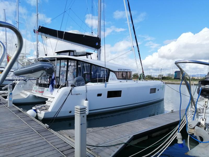 Book yachts online - catamaran - Lagoon 42 (2020) equipped with generator, A/C (saloon+cabins),water maker, microwave oven with grill - HAPPY KEY - rent