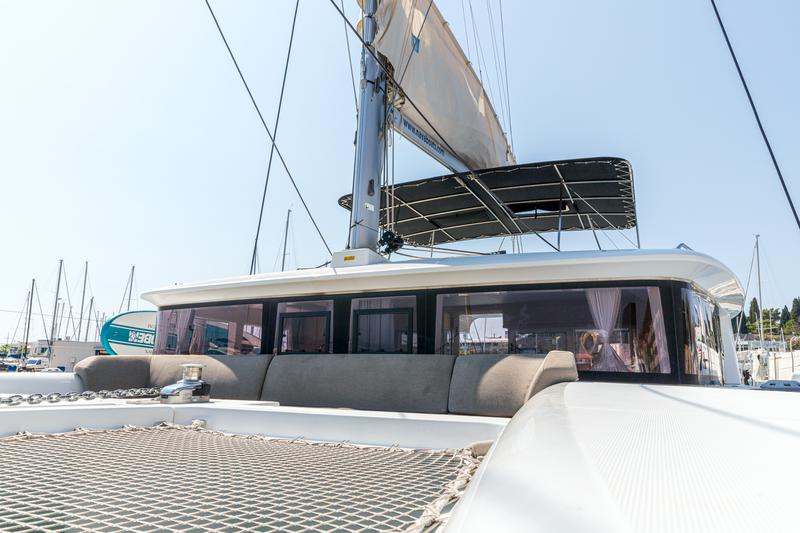 Book yachts online - catamaran - Lagoon 450 F (2016) equipped with generator, A/C (saloon+cabins), ice maker - SMILE I - rent