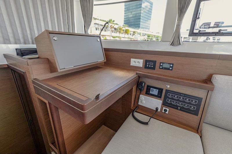 Book yachts online - catamaran - Lagoon 40 (2020) equipped with a/c (salon), generator - SAILOR MOON - rent