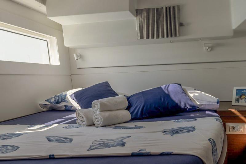 Book yachts online - catamaran - Lagoon 40 (2020) equipped with a/c (salon), generator - SAILOR MOON - rent