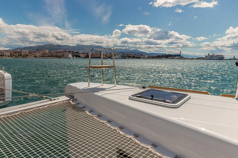 Book yachts online - catamaran - Lagoon 40 (2020) equipped with a/c (salon), generator - SAILOR MOON - rent